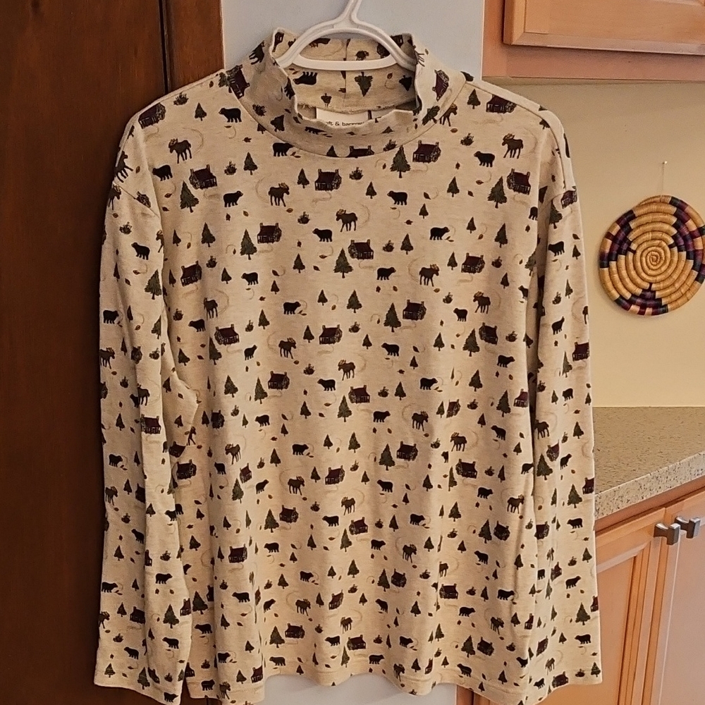Vintage Croft & Barriw Woman Mockneck L8ng Sleeved Moose, Bear, Cabin Top